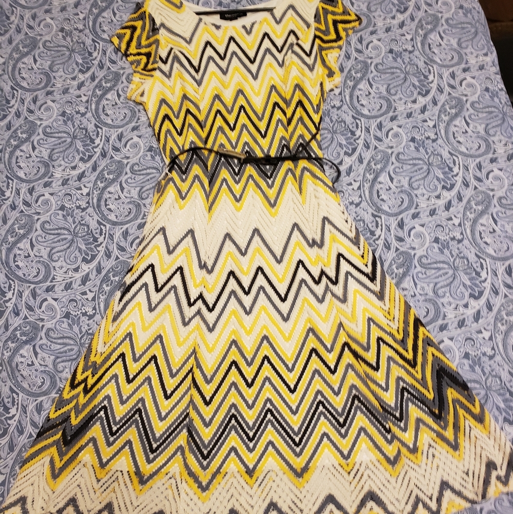 Sharagano chevron dress size 10 with belt